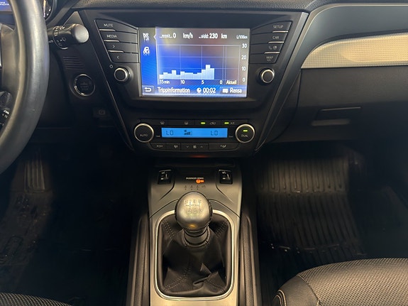Toyota Avensis 16 of 26