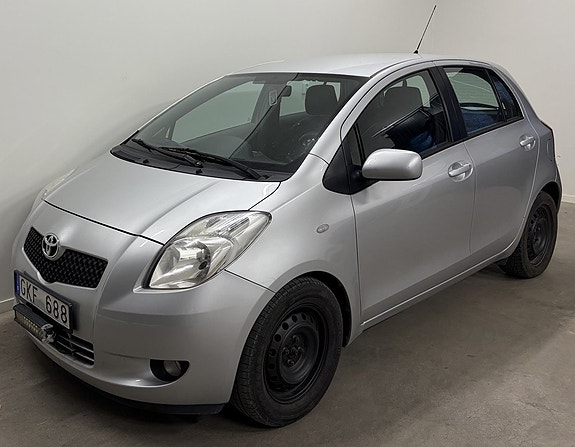 Toyota Yaris 4 of 7