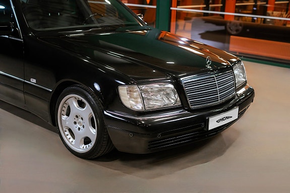 Mercedes-Benz S500 2 of 20