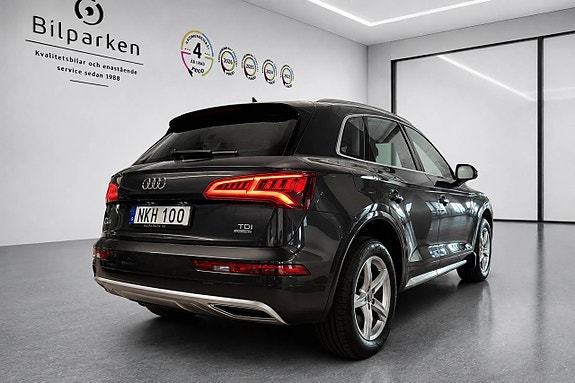 Audi Q5 2 of 23