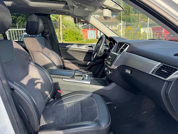 Mercedes-Benz ML350 8 of 15