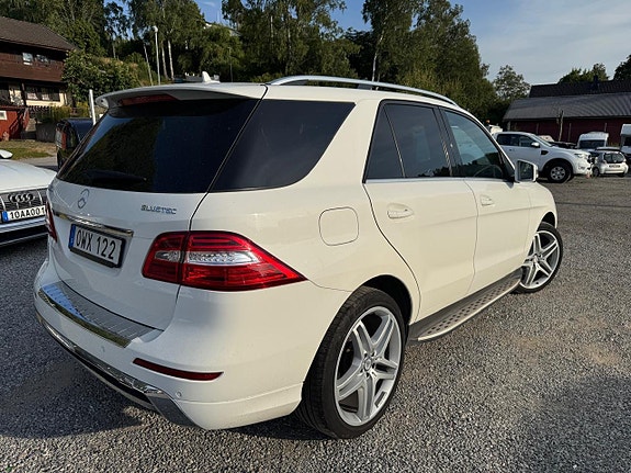 Mercedes-Benz ML350 3 of 15