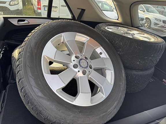 Mercedes-Benz ML350 13 of 15
