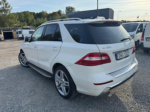 Mercedes-Benz ML350 7 of 15