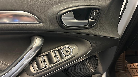Ford S-MAX 8 of 29
