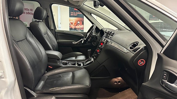 Ford S-MAX 18 of 29