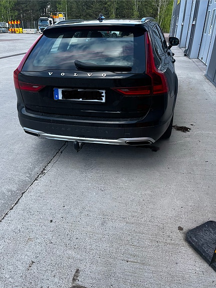 Volvo V90 Cross Country 2 of 6