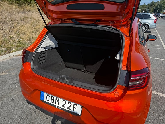 Renault Clio 6 of 10