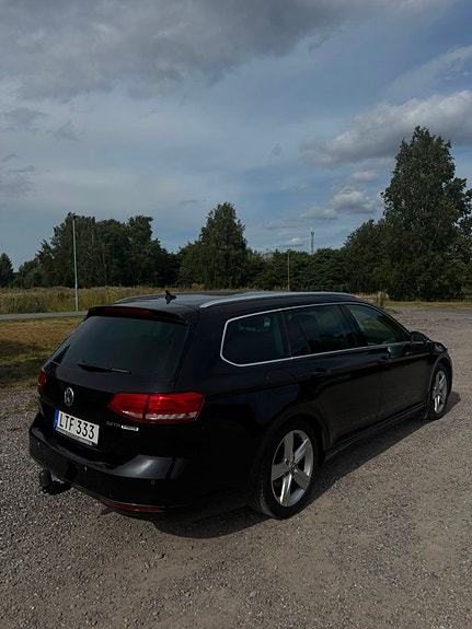 Volkswagen Passat 3 of 10