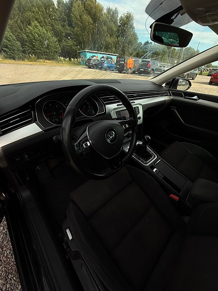 Volkswagen Passat 8 of 10