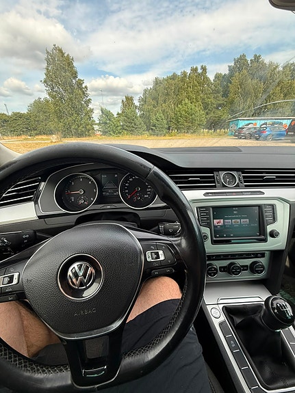 Volkswagen Passat 10 of 10