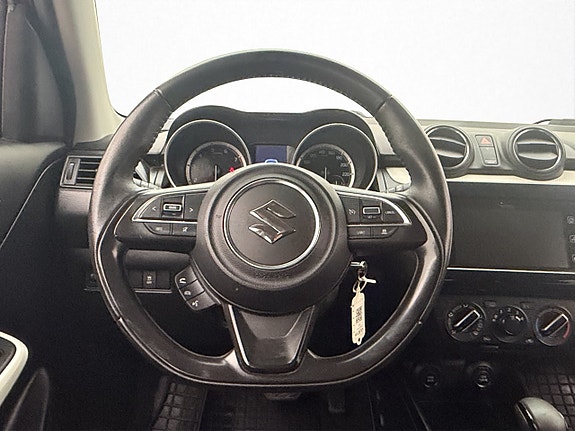 Suzuki Swift 14 of 29