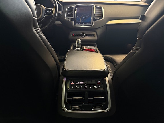 Volvo XC90 18 of 30