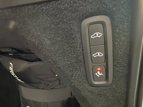 Volvo XC90 13 of 30