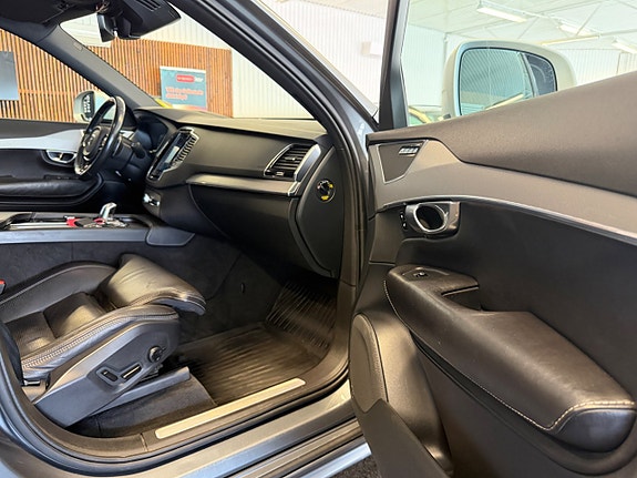 Volvo XC90 9 of 30