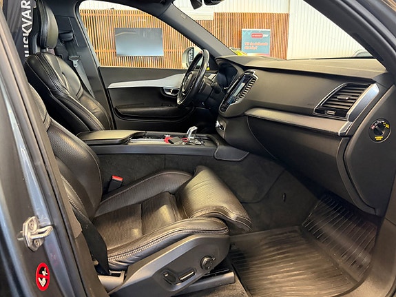 Volvo XC90 8 of 30