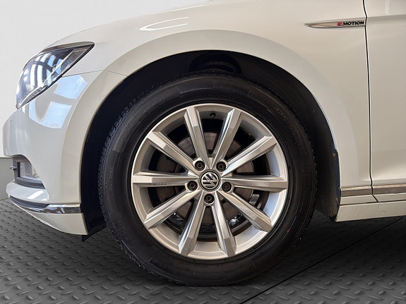 Volkswagen Passat 24 of 25