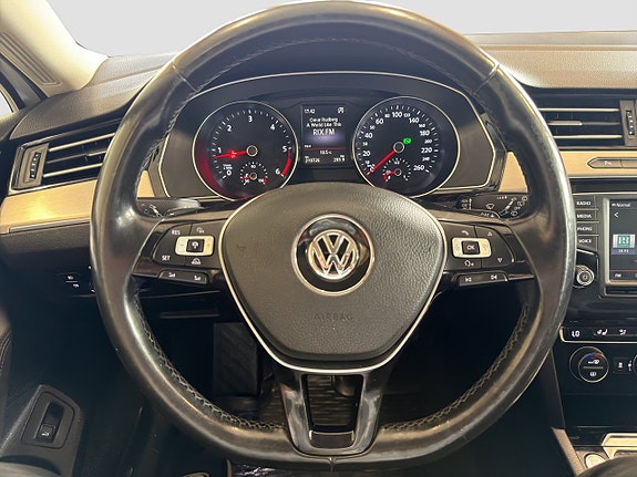 Volkswagen Passat 11 of 25