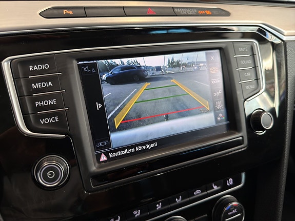 Volkswagen Passat 15 of 25