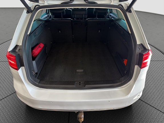 Volkswagen Passat 21 of 25