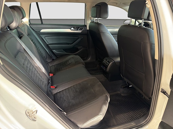 Volkswagen Passat 18 of 25