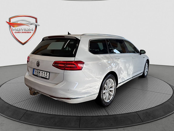 Volkswagen Passat 5 of 25