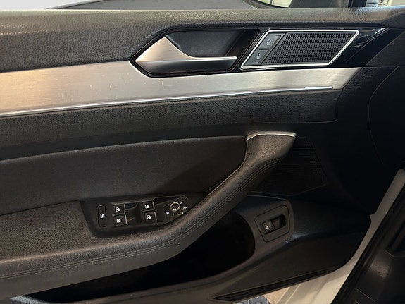 Volkswagen Passat 10 of 25