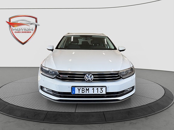 Volkswagen Passat 2 of 25