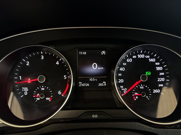 Volkswagen Passat 12 of 25