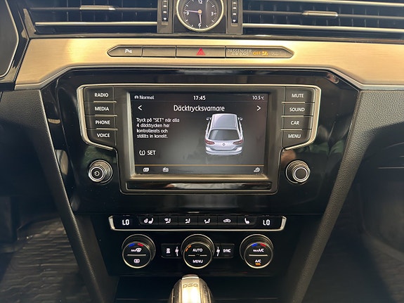 Volkswagen Passat 14 of 25