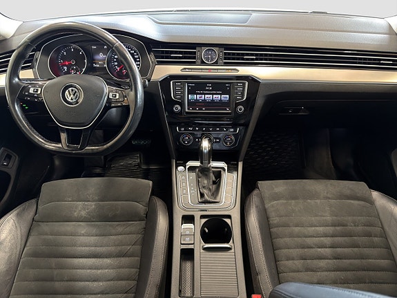 Volkswagen Passat 13 of 25