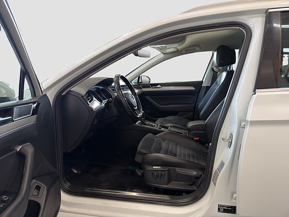 Volkswagen Passat 9 of 25