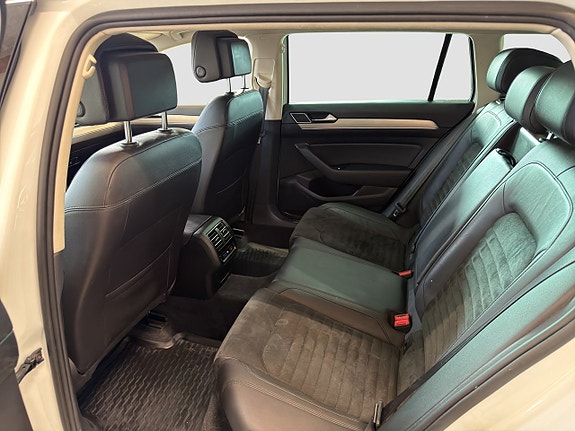 Volkswagen Passat 20 of 25