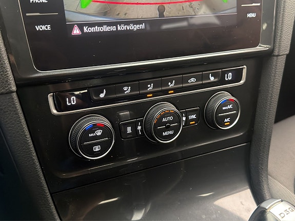 Volkswagen Golf Alltrack 21 of 30