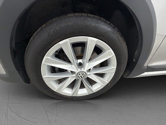 Volkswagen Golf Alltrack 26 of 30