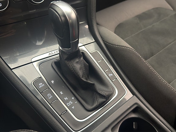 Volkswagen Golf Alltrack 22 of 30