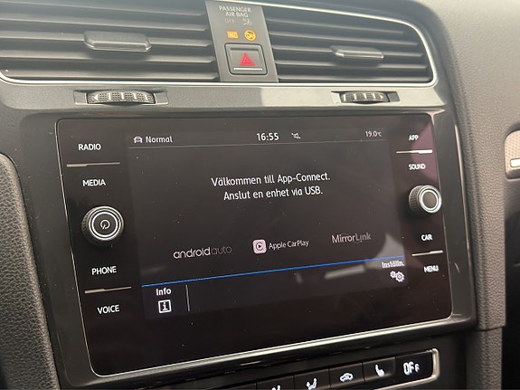Volkswagen Golf Alltrack 19 of 30