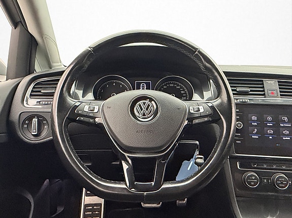 Volkswagen Golf Alltrack 15 of 30