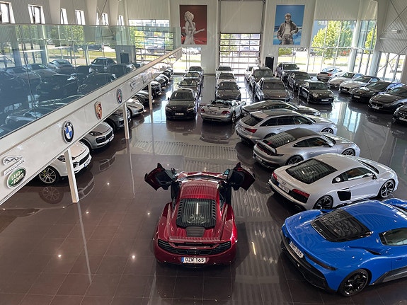 McLaren MP4-12C 4 of 16