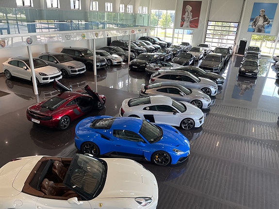 McLaren MP4-12C 8 of 16