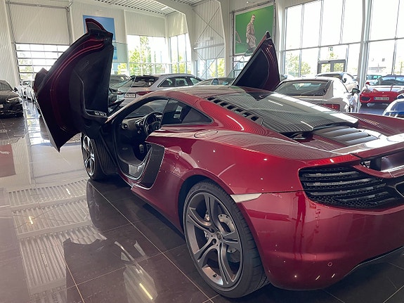 McLaren MP4-12C 11 of 16