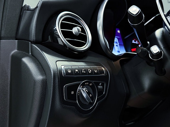Mercedes-Benz GLC63 24 of 30