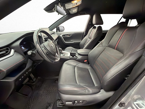 Toyota RAV4 Plug-in Hybrid 13 of 30