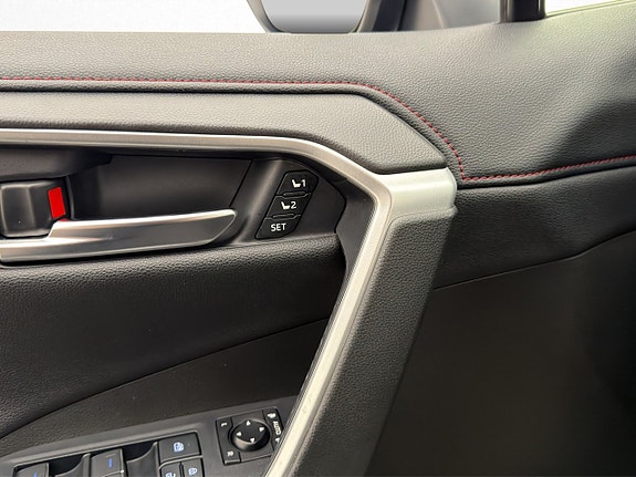 Toyota RAV4 Plug-in Hybrid 16 of 30
