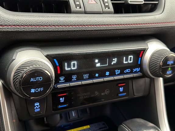 Toyota RAV4 Plug-in Hybrid 28 of 30