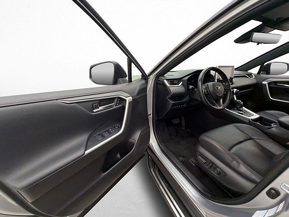 Toyota RAV4 Plug-in Hybrid 12 of 30