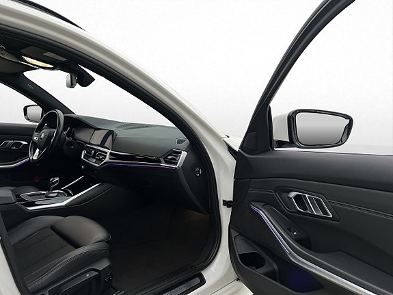 BMW 330e 25 of 30
