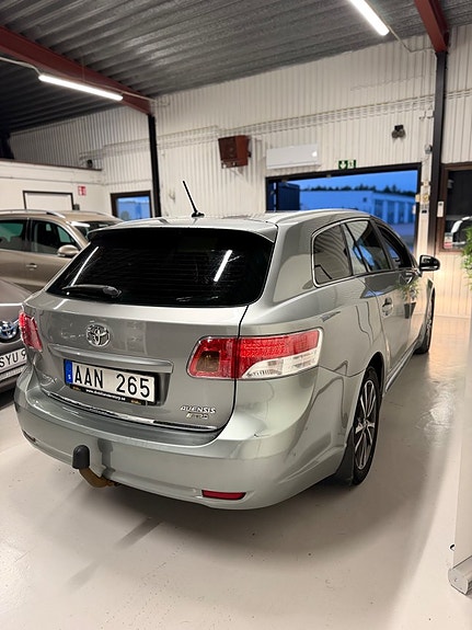 Toyota Avensis 11 of 20