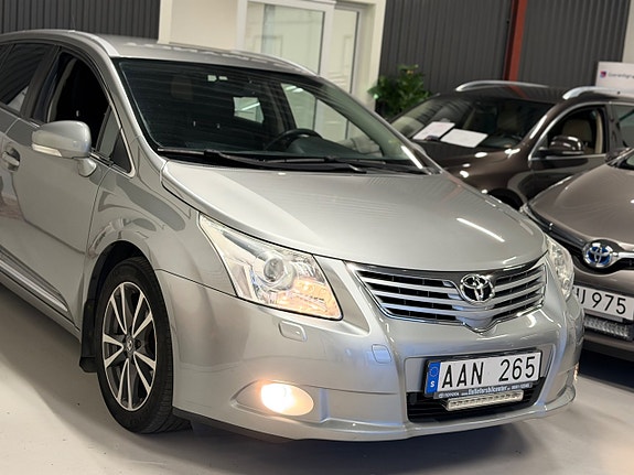 Toyota Avensis 2 of 20