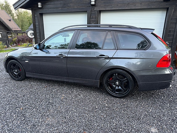 BMW 320i 2 of 9